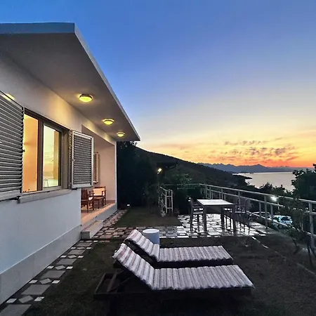 Pelikan House *
